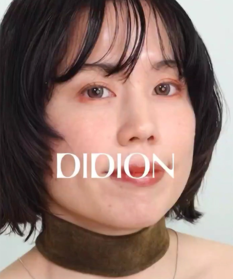 ブリックとサーモンの色が重なる、ぬくもりモードメイク