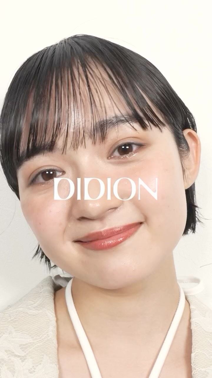 赤みベージュでつくるやわらか陰影メイク。