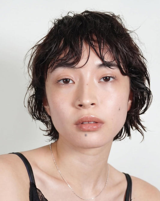 色と光を重ねて仕上げる-Deep Nude Glow Make-up