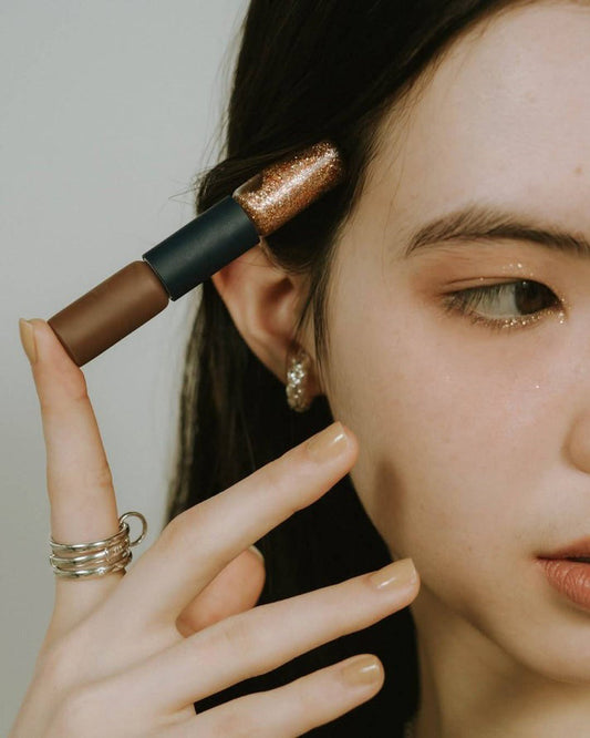 アイカラーデュオ03 Audrey Brown｜1色で整う“余白メイク