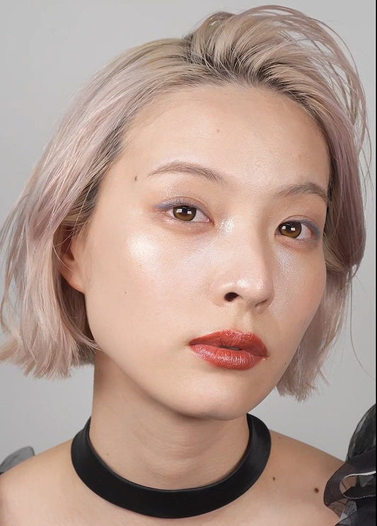 クールすぎない洗練メイクーSheer Grey Glow Makeup